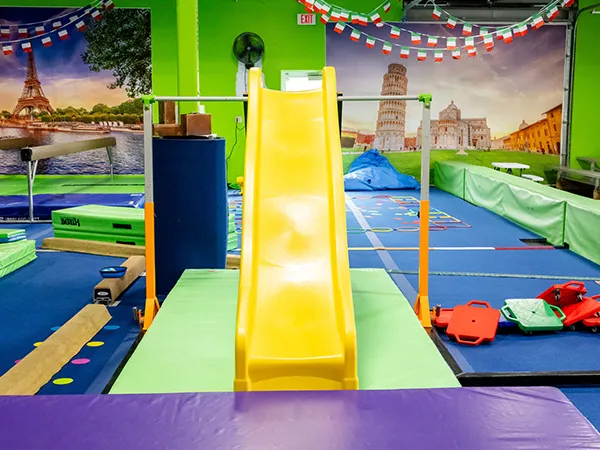 Cineálacha trealamh clós súgartha do leanaí